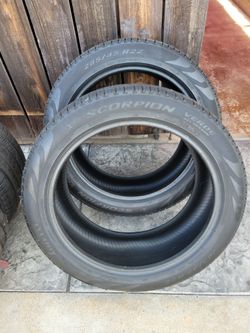 285/45R22 Pirelli Scorpion Tires 4x