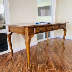 VINTAGE EXECUTIVE DESK . National Mt. Airy Executive Office Desk Oak. Vintage Chippendale style writing desk . 