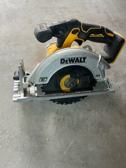 DEWALT SAW $100