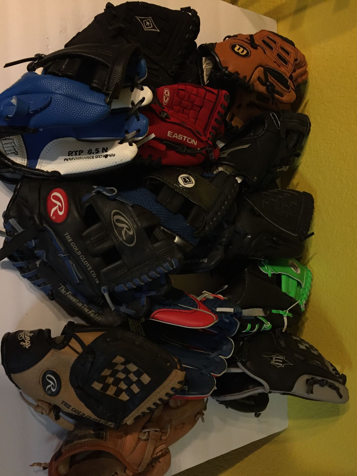 Youth RHT Baseball Gloves Reduced to 10 Ea.!