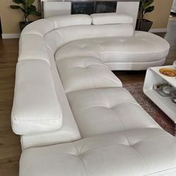 New White Sectional Couch! Includes Free Delivery 🚚! 
