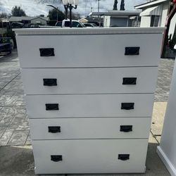 Wooden Antique Five Drawers Dresser