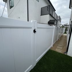 Vinyl Fence & Gate!