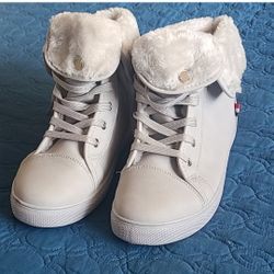Womens ankle boot gray with fur size 9 never worn