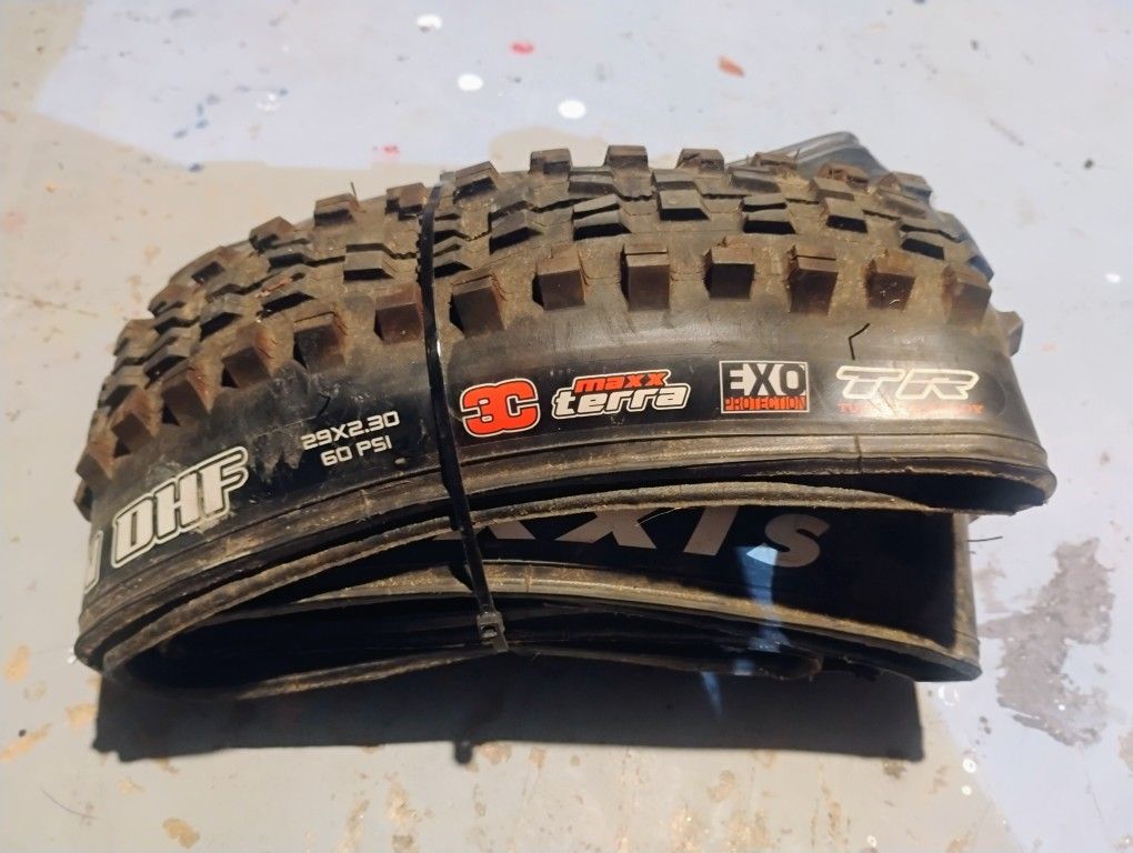 (2) Set Of MAXXIS DHF 29X2.30 60PSI MAX TERRA RXO TR TIRES