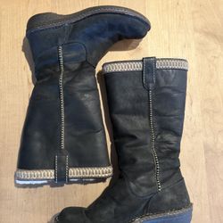 Ugg Soft Mid-Calf Leather Boots Women’s 9 Excellent Condition!!!