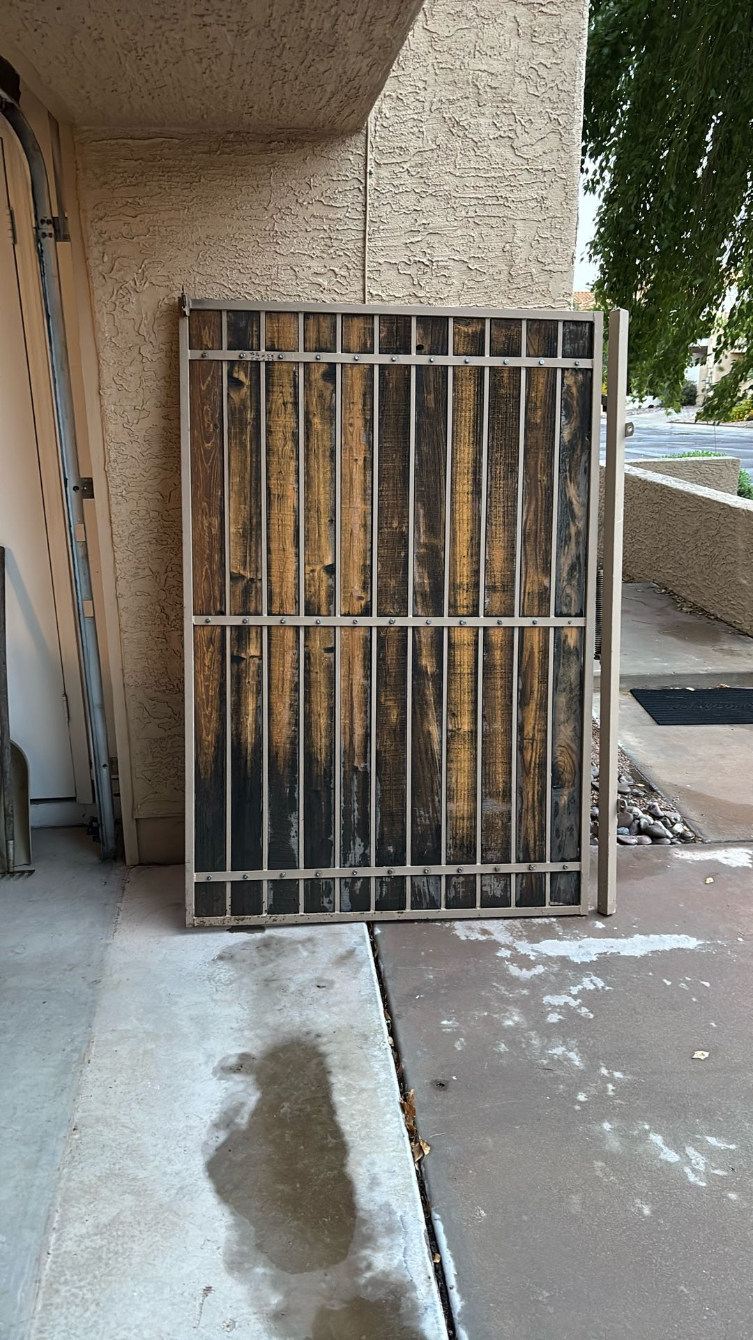 Gate