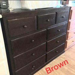 BRAND NEW PINEWOOD 9 DRAWER DRESSER / LUXURY CHEST/ STORAGE/ BEDROOM/ CLOTHES DRESSER/ DRESSER/ CLOTHING/ CHEST/ LUXURIOUS DRESSER
