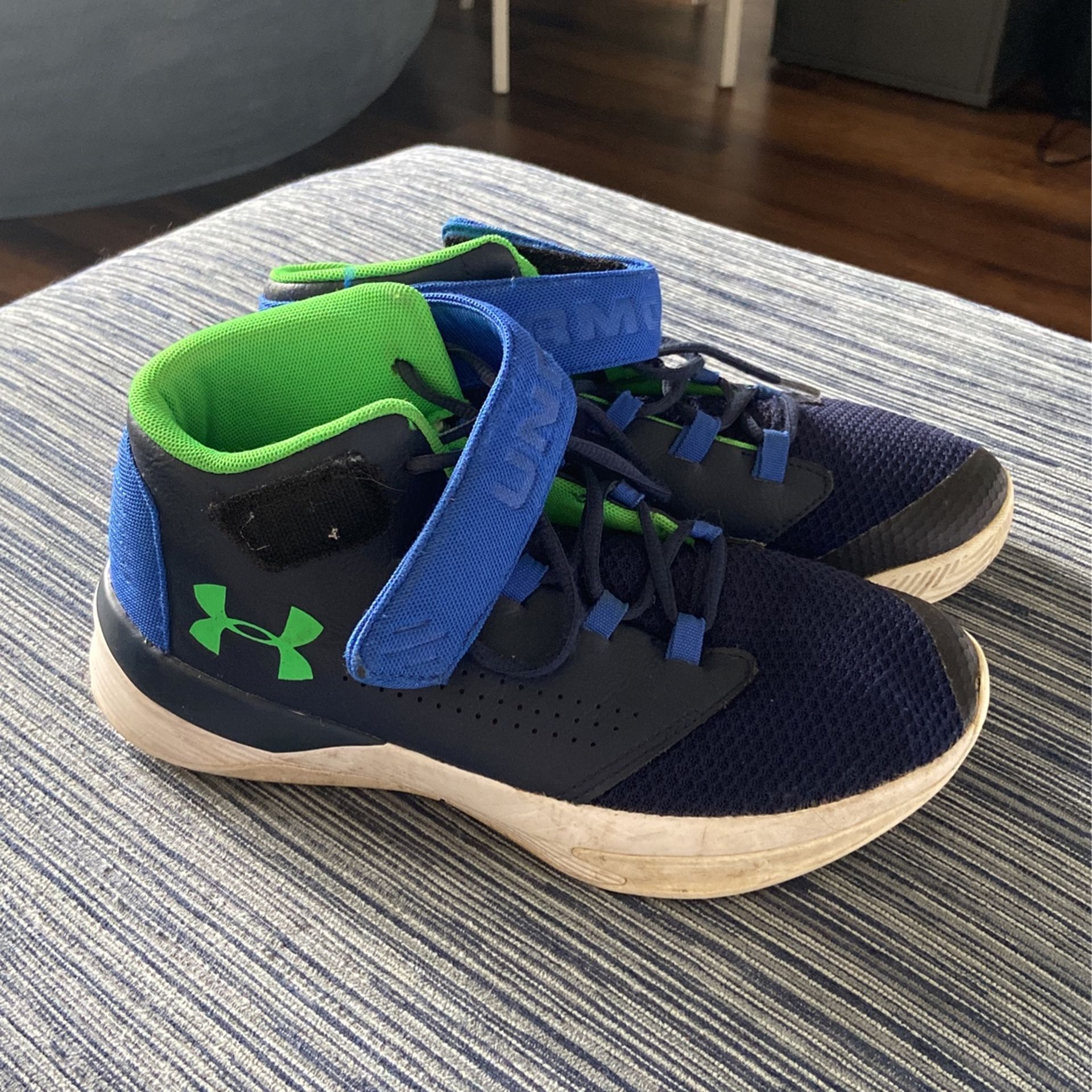 Youth Boys Under Armor Hightop Sneaker