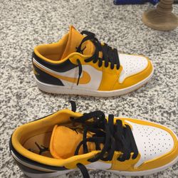 Air Jordan 1 Low (M 9.5, W 11) Taxi/White/Black