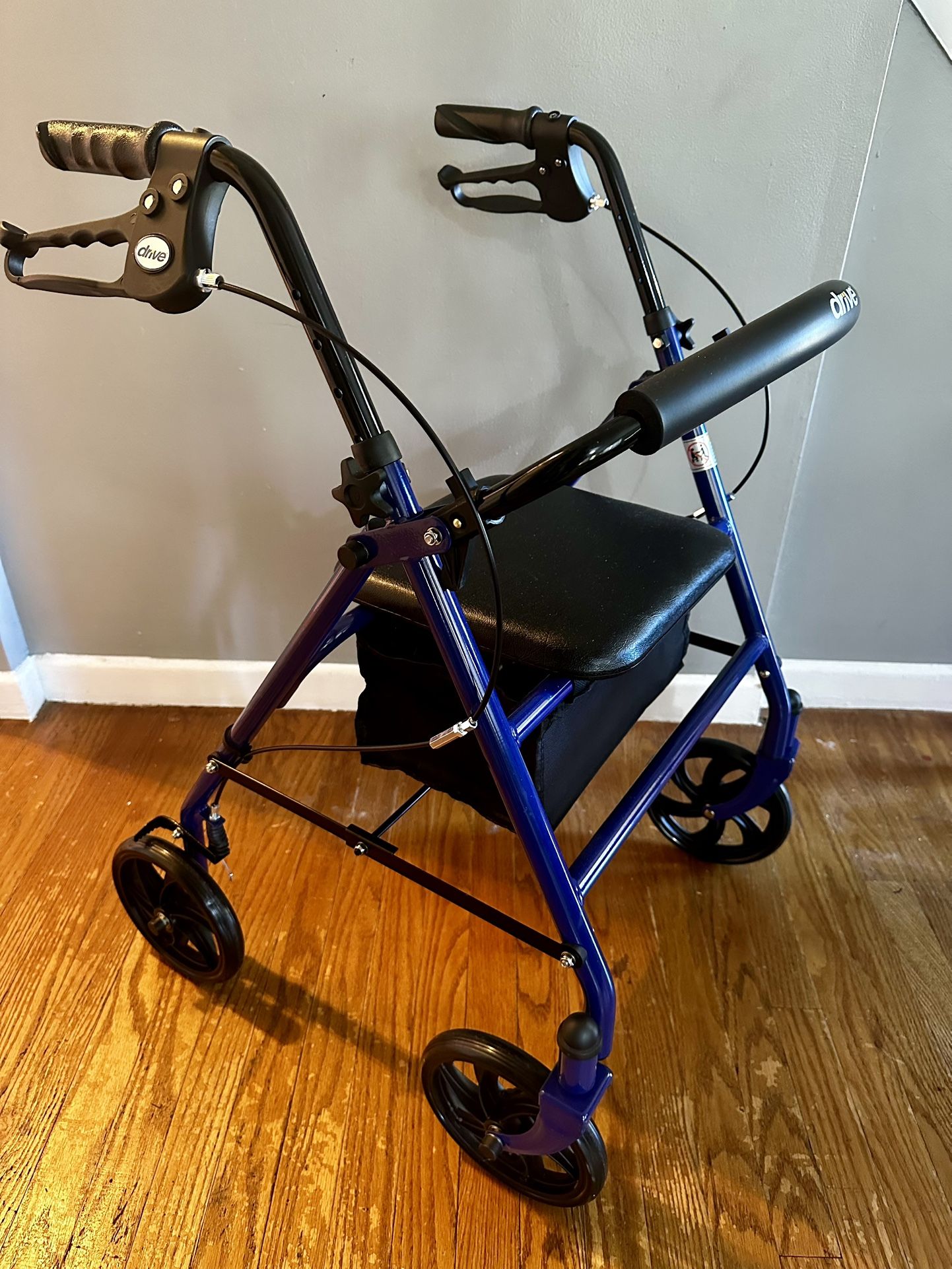 Drive Medical 10257BL-1 4 Wheel Rollator Walker With Seat