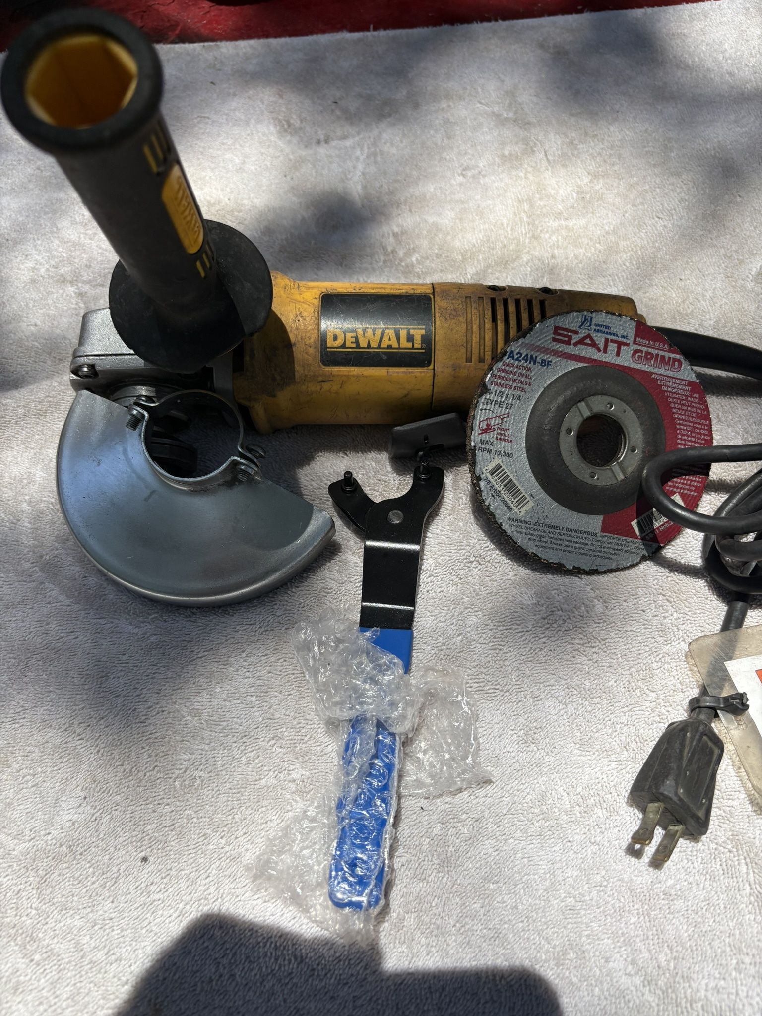 DEWALT 4 1/2in. Hvy Duty Angle Grinder Kit-DW402-7.5 Amp, Paddle Switch, Spanner Wrench, 3 Position Handle,
