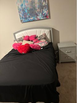 Queen bedroom set with trundle