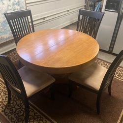 Very Nice Dining Table And 4 Chairs - Excellent Condition