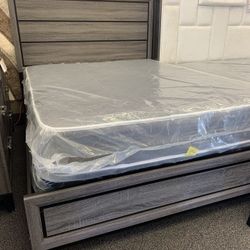 Queen Bed, Dresser And Mirror 