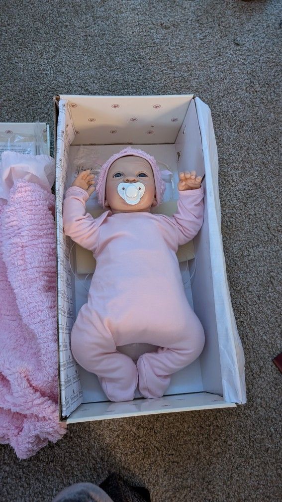 The Ashton-Drake Galleries Life Like Baby Doll