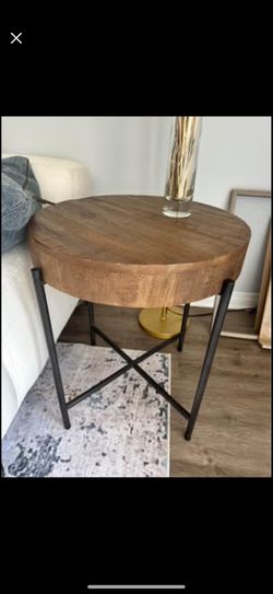 Living Spaces end Tables (2) Dunkin’ Line