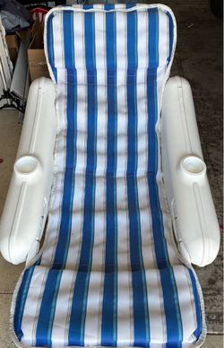 In-pool chaise loungers