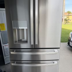 FRENCH DOOR REFRIGERATOR 
