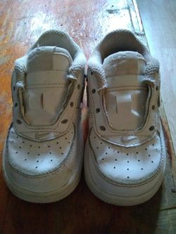 3 pairs of baby shoes for the low