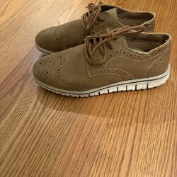 Boys brown Shoes Size 4