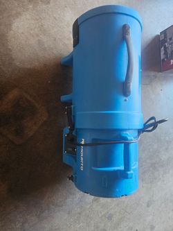 Ventilation hose and case.