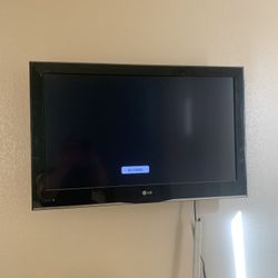 32” LG TV