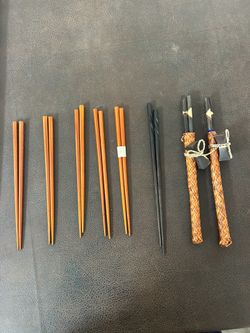 New-Eight authentic chop sticks + a sauce dish