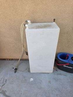 33 gallon White Plastic Water Storage Tank with Fittings