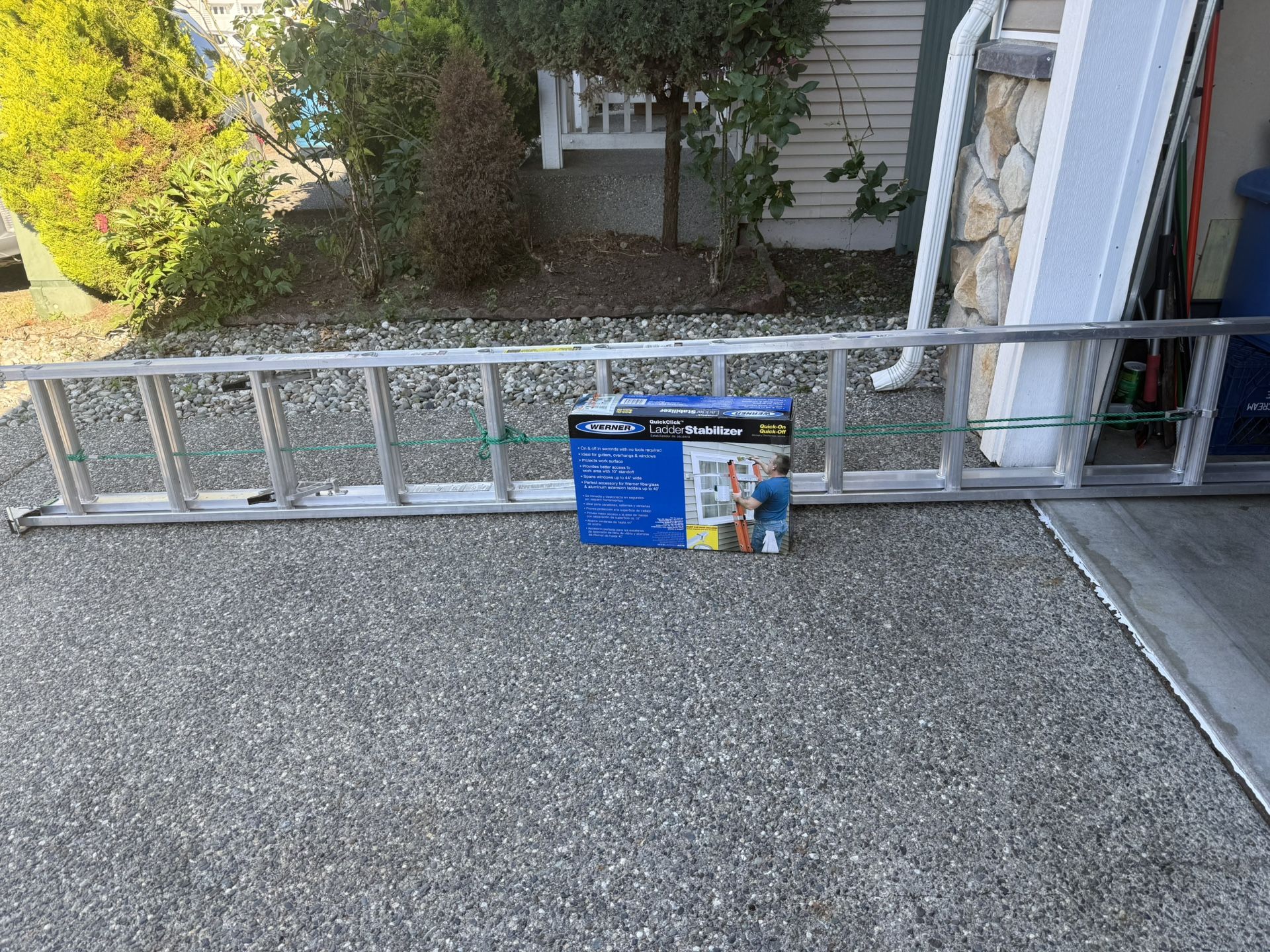 24ft Aluminum Extension Ladder & Brand New Stabilizer
