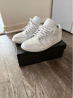 9.5 Jordan 1 low triple white