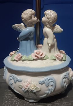 Kissing angels music box