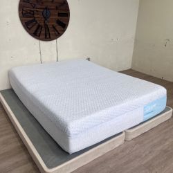 Like New, Fast Delivery Available — Casper "Snow Max" - Queen Mattress