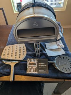 LIKE New Gozney Roccbox Gas pizza oven Grey Propane burner in box
