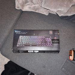 Roccat (Turtle Beach) Linear Mechanical Keyboard 