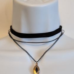 Black Pendant Choker 