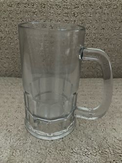 12-Rubbermaid clear plastic mugs