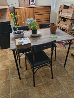 Kitchen table with 3 chairs