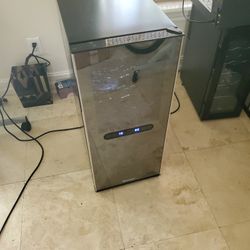 Wine Cooler 25 Bottles Capacity 