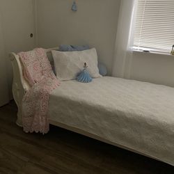 Legacy carved sleigh bed