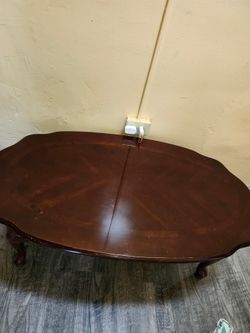 Oval coffee table