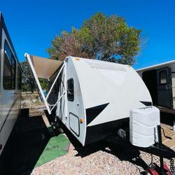 2015 Winnebago Rv Camper Traila 