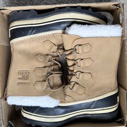 Women’s Caribou Waterproof Boot . Size -8 