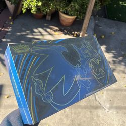 Pokémon Mega Evolution Charizard X ex Ultra-Premium Collection