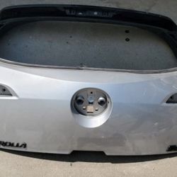 2019 - 2024 TOYOTA COROLLA HATCHBACK
TAILGATE TAIL GATE TRUNK LID GENUINE
USED OEM. NC1