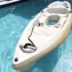 11’11” Peek-A- Boo Ocean Kayak: 11’11”L x 34”W