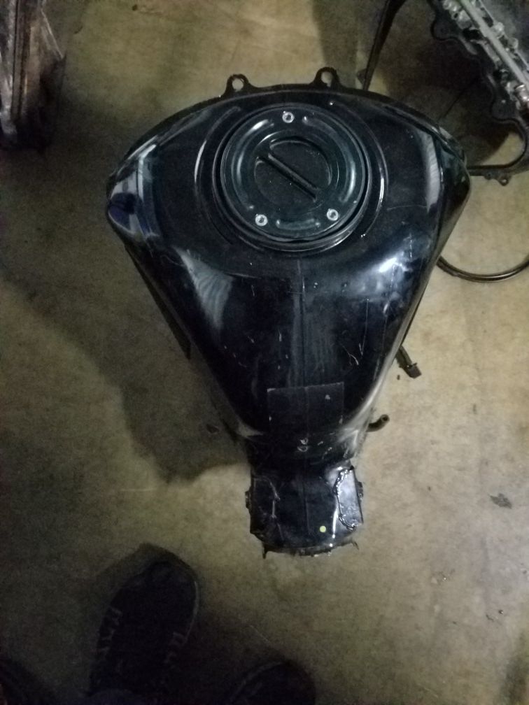 03 04 05 06 cbr600rr gas tank and pump, throttle,headlight and tag bracket