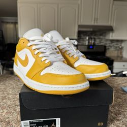 Jordan 1 pollen Size 10 