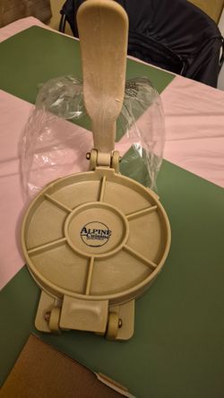TORTILLA PRESS NEVER USED