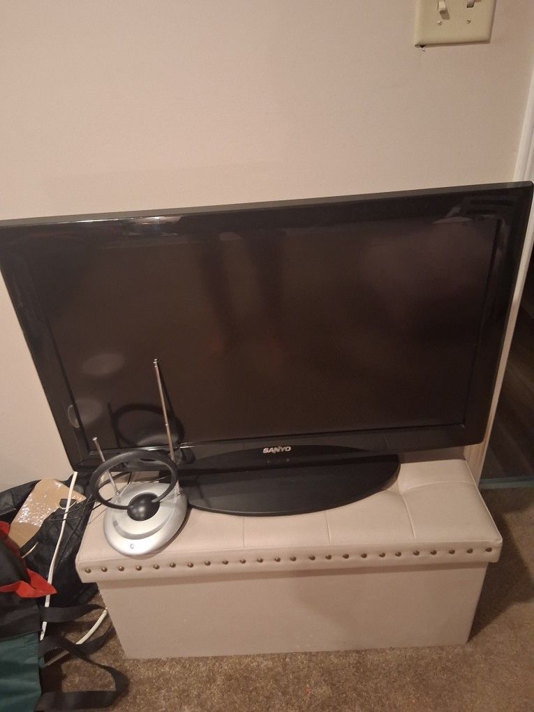 36" SANYO FLAT SCREEN $50